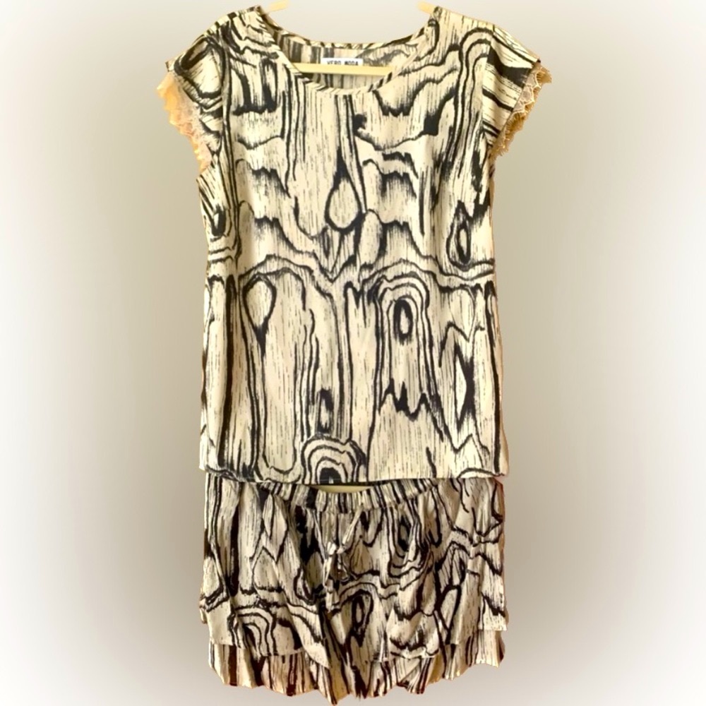 Top and mini shirt black and nude size L Vero Moda with lace bordering sleeves